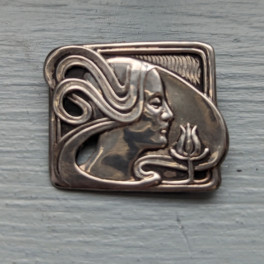 Vintage Silvertone Floral Brooch Pin Art Nouveau unique